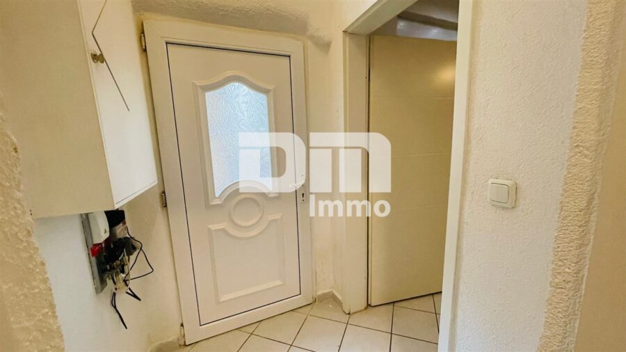 Appartment zentral in Neustadt ideal für Pendler, Zeitarbeiter oder Wochenendheimfahrer - Eingangstür / Flur
